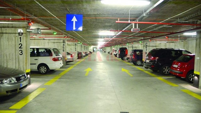 În parcarea subterană din Craiova nu poposesc mai mult de 300 de șoferi pe zi  (FOTO: Claudiu Tudor)