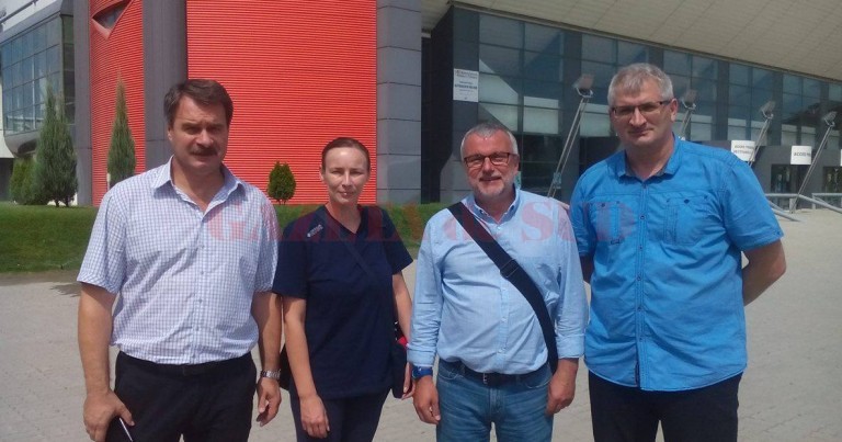 Oficialii CEV și FRV au inspectat Sala Polivalentă din Bănie, însoțiți de conducătorii clubului SCM Craiova (foto: SCM Craiova)