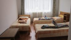 La Colegiul Național „Gheorghe Chițu“ din Craiova s-au ocupat 21 din cele 39 de camere ale căminului. Camera aceasta este din categoria confort sporit. (Foto: Carmen Rusan)