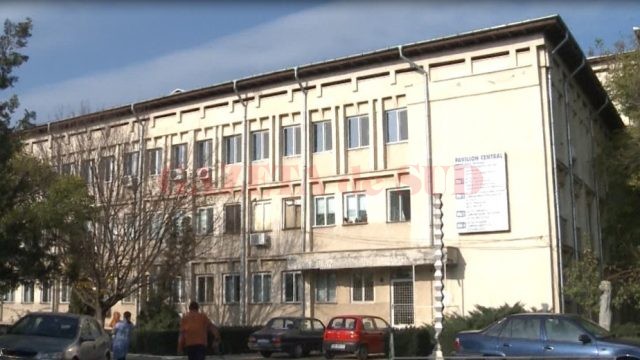 Bărbat din Olt reţinut după ce a intrat peste un bătrân în casă şi l-a înjunghiat de mai multe ori