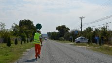 Pe DN 6B Craiova - Hurezani, criblura turnată pune încă probleme șoferilor, care trebuie să circule prudent și să fie atenți la radarele amplasate în zonă (Foto: Bogdan Grosu)