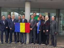 Mihai Covaliu (cu tricolorul în mână) și-a depus candidatura la șefia COSR, însoțit de mai mulți conducători din sportul românesc