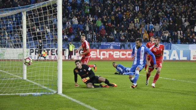 Portarul Brănescu a fost neputincios la ambele goluri ale Craiovei (Foto: Alexandru Vîrtosu)