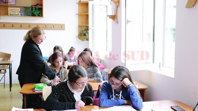 Peste 400 de copii învaţă la Liceul „Victor Gomoiu“ din Vânju Mare şi la şcoala generală din localitate (Foto: Lucian Anghel)
