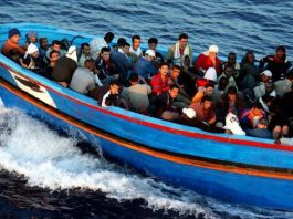 Circa 200 de migranți care traversau marea spre Europa au fost salvați de paza de coastă spaniolă