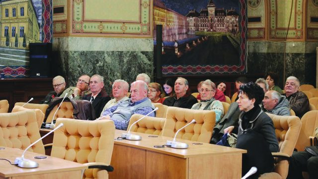 Proiectul privind impozitele și taxele locale pe anul 2017 a fost dezbătut, ieri, în sala de ședințe a Primăriei Craiova (Foto: Lucian Anghel)
