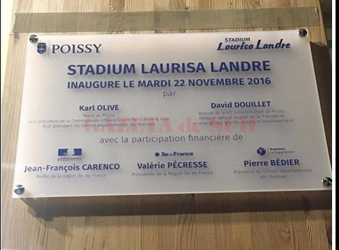 Plăcuța de la arena care va purta numele jucătoarei Laurisa Landre, de la SCM Craiova