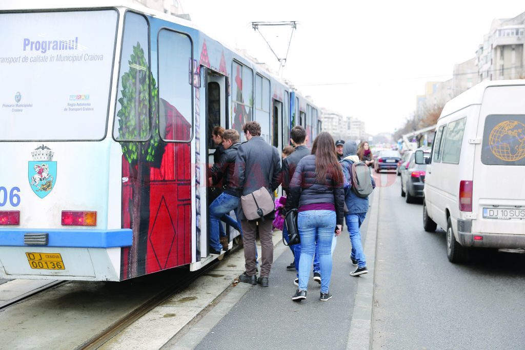 Tramvaiele destinate Craiovei au fost scoase din nou la licitaţie de Ministerul Dezvoltării