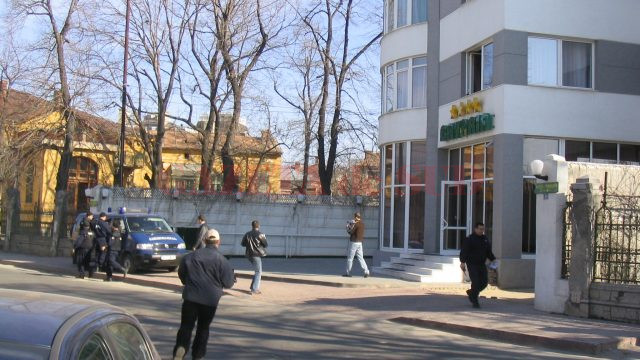 Pe 18 martie 2005, oamenii legii au descins la Hotelul Bavaria, însă patronul Ion Fotescu nu a fost găsit. Fotescu a fost prins pe 21 martie, în București, iar a doua zi a fost arestat preventiv (Foto: arhiva GdS)