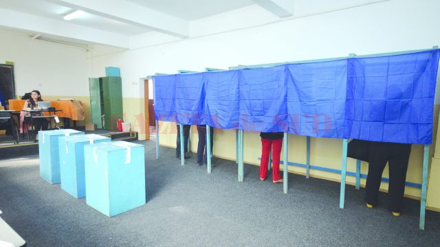 Românii sunt aşteptaţi să-şi voteze parlamentarii (Foto: arhiva GdS)