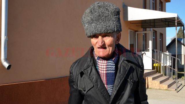 Ion Stroe 86 ani Pielesti.jpg/Caption: La cei 86 de ani ai săi, Ion Stroe din comuna Pielești a mers să își exercite dreptul de vot (Foto: Bogdan Grosu)