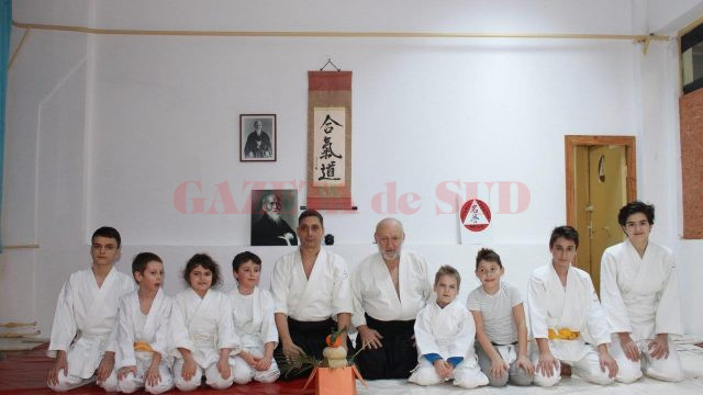  Reprezentanții cluburilor de Aikido „Ki Shin Tai Aikido Dojo” și „Meiyo” din Craiova s-au bucurat de sărbătoarea Kagami Biraki
