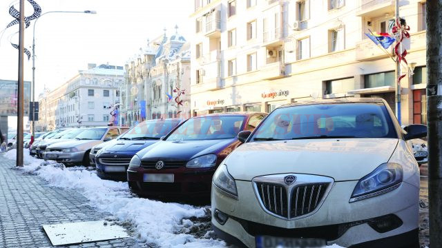 Cele mai multe locuri de parcare cu plata prin SMS, 94, se vor amenaja pe strada A.I. Cuza, până la intersecția cu Arieș (Foto: Bogdan Grosu)