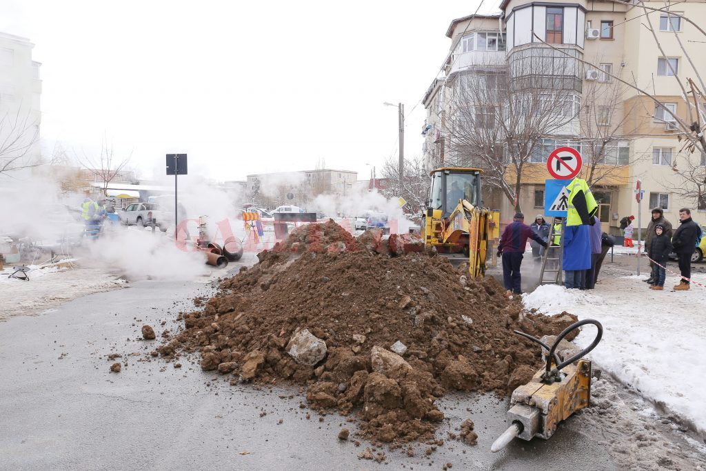 Cartierul craiovean Rovine rămâne în frig. Rețeaua care transportă agent termic primar a crăpat
