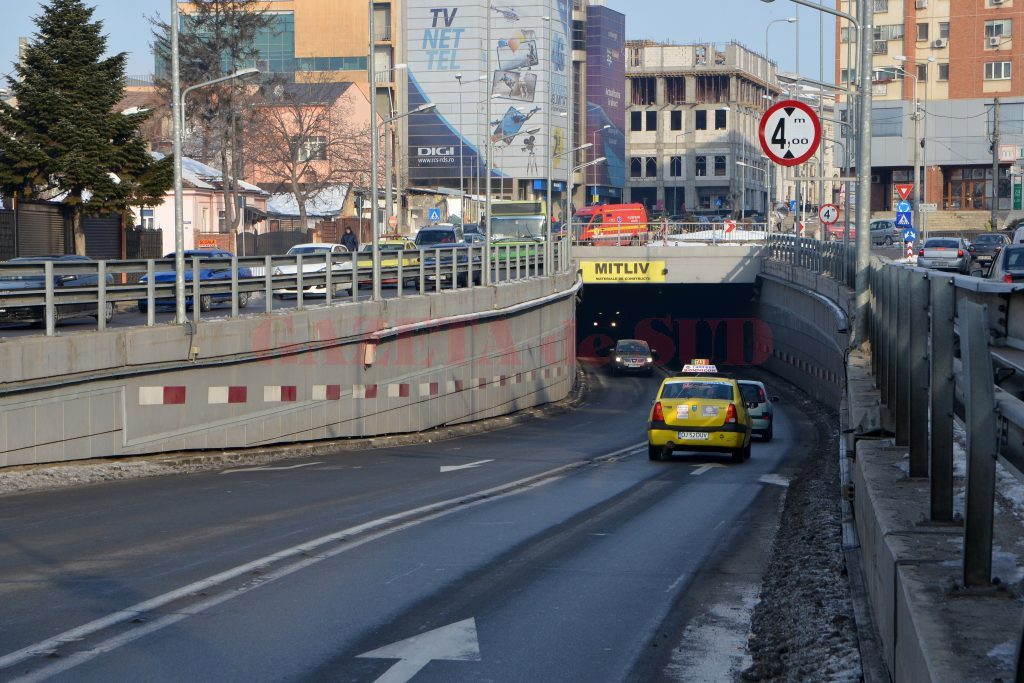 Se închide circulaţia rutieră în pasajul subteran