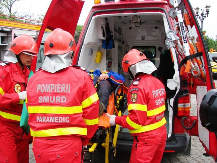 smurd O tânără s-a aruncat de la etajul 3 al unui bloc din Craiova