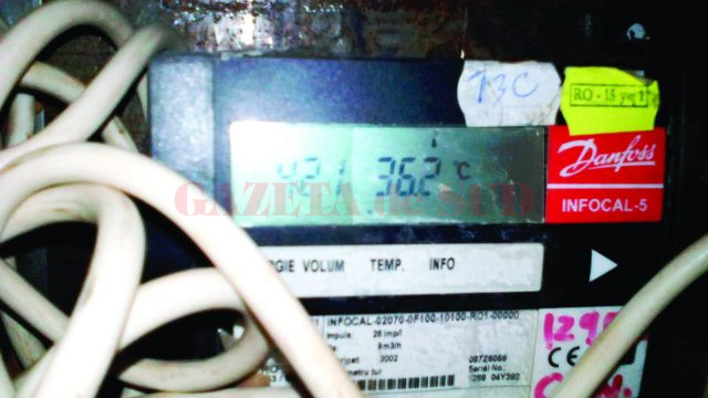 Aceasta era temperatura de intrare a agentului termic sâmbătă în blocul C 15 de pe strada Maria Tănase (Foto: cititor GdS)