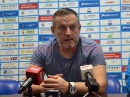 Antrenorul Bogdan Burcea consideră că echipa sa nu a avut parte de un arbitraj corect la Roman (foto: Bogdan Grosu)