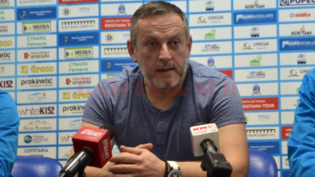Antrenorul Bogdan Burcea consideră că echipa sa nu a avut parte de un arbitraj corect la Roman (foto: Bogdan Grosu)