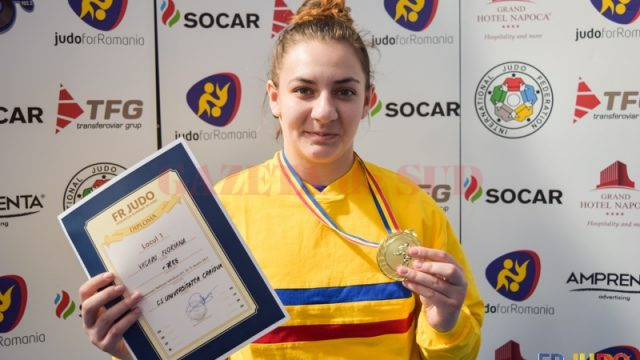 Floriana Văcaru a cucerit medalia de aur la Severin (foto: FR Judo)
