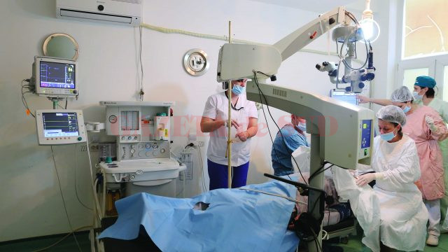 Ruris Craiova și Fundația Gazeta de Sud au donat un aparat în valoare de 20.000 de euro necesar pentru anestezia generală a pacienților care au nevoie de intervenții chirurgicale (Foto: Lucian Anghel)