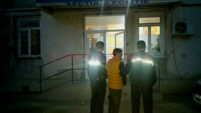 Trușcă a fost reținut luni seară, după ce a fost audiat de procurorii doljeni (Foto: IPJ Dolj)