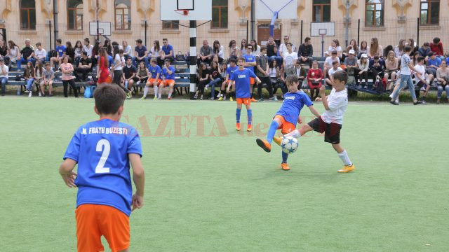 Competiția de fotbal a atras mulți spectatori (foto: Lucian Anghel)
