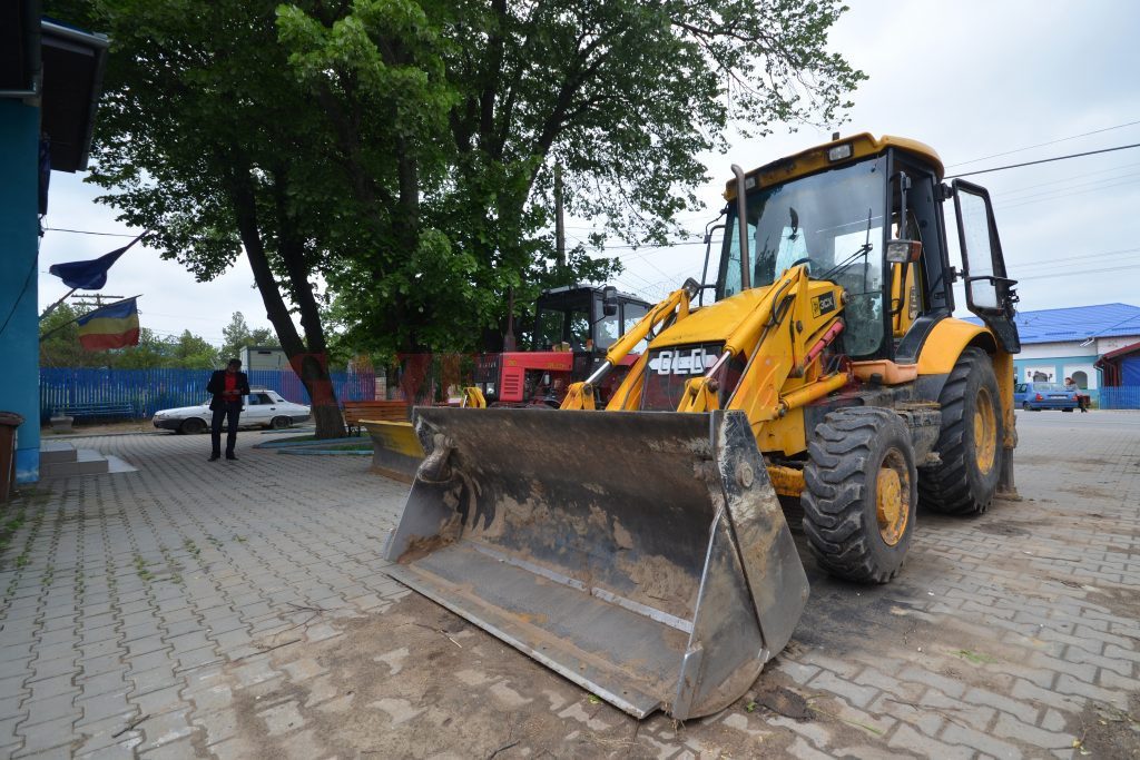 Salubritatea vrea să-şi cumpere un buldoexcavator pentru activitatea de salubrizare stradală şi deszăpezire