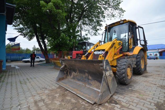 RAADPFL închiriază buldoexcavator