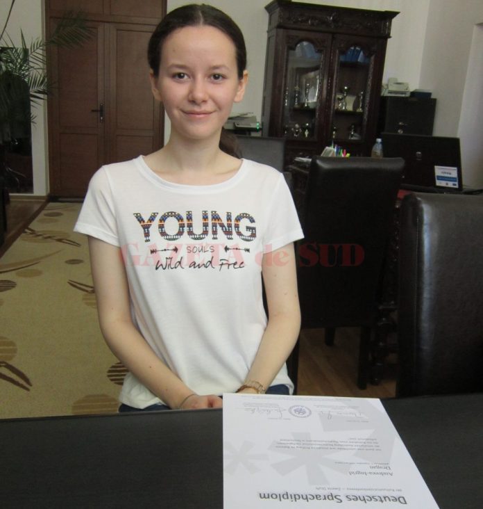 Absolventă a Colegiului Național „Elena Cuza“, Andreea Drăgan, elevă de zece și olimpică la limba germană, a fost admisă la Universitatea din Viena