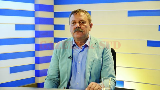În cadrul emisiunii „Ora de sănătate“, de la AlegeTV,  prof. dr. Paul Mitruț, medic specialist gastroenterolog, a vorbit despre situația pacienților care suferă de hepatită C (FOTO: Claudiu Tudor)