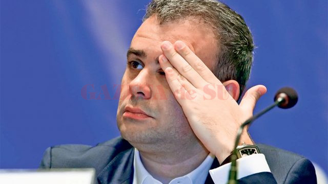 Fost ministru al finanțelor în guvernul Ponta și fost primar al municipiului Slatina, Darius Vâlcov este judecat la Craiova într-un dosar de corupție