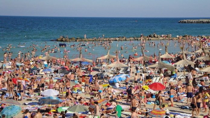 În lunile iulie și august, unele școli din Dolj au cumpărat mai multe cursuri de perfecționare pe litoralul românesc Peste 10% dintre turiştii care îşi făcuseră rezervare pe litoral le-au anulat din cauza lucrărilor pe A2