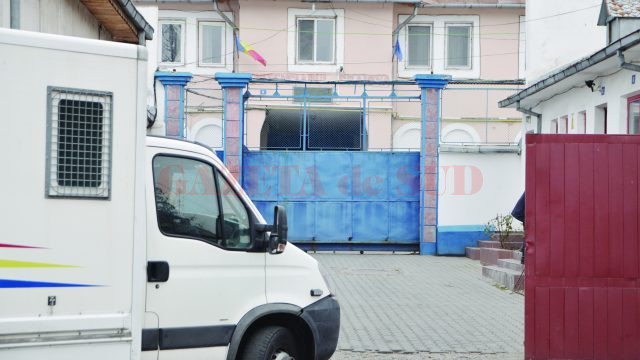 Procurorii doljeni susțin că au probat trei infracțiuni de trafic de influență comise de angajatul Penitenciarului Craiova