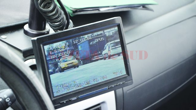 Polițiștii susțin că autoturismul BMW a fost înregistrat de aparatul radar circulând cu viteza de 86 km/h