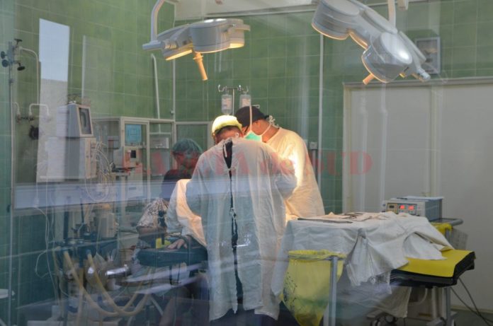Există secții în care medicii sunt nevoiţi să amâne operaţiile programate din cauza lipsei de sânge (Foto: Bogdan Grosu)