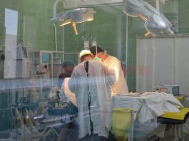 Șeful secției de chirurgie este acuzat că a agresat doi medici cu care a intrat în sala de operație