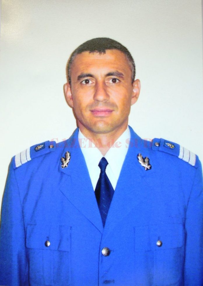 Adrian Vlăduţ, angajat al Inspectoratului de Jandarmi Judeţean Gorj, a fost diagnosticat cu o boală rară, respectiv mezoteliom pleural