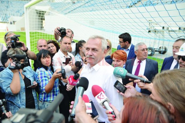 Stadionul din Craiova, „călcat" din nou de pesedişti ...