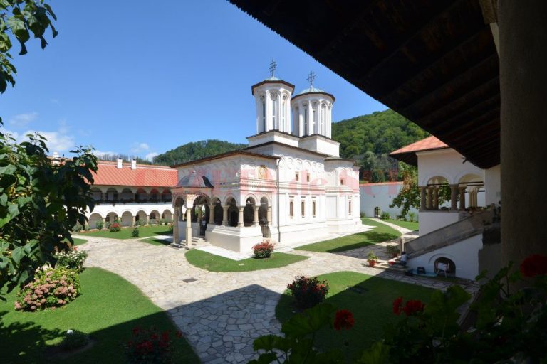 Mănăstirea Hurezi, popas de rugăciune, meditaţie şi cultură