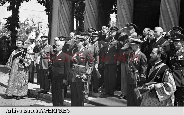 Foto: Agerpres - Manifestări organizate de Ziua Națională, la Patriarhia Română, la 10 mai 1947. În prim plan Regele Mihai I (1927-1930; 1940-1947) și primul ministru dr. Petru Groza