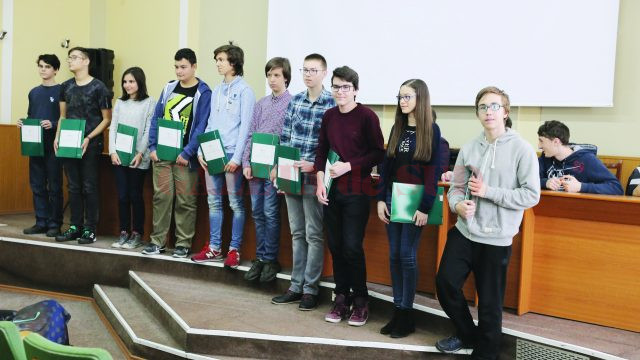Echipa de juniori de la Algoritmiada, din care fac parte și elevi din Craiova