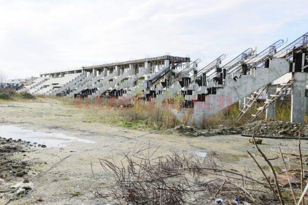 Stadionul de atletism din Craiova, rămas în paragină după abandonarea proiectului