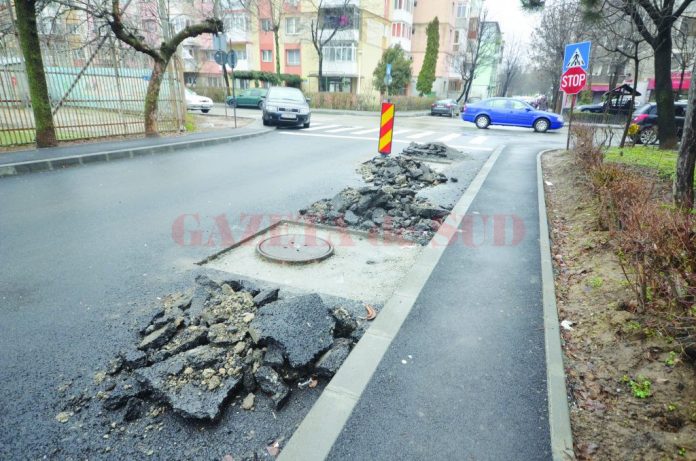 gura de canal decopertata si moloz pe str Argetoianu2