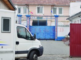 Un angajat al Penitenciarului Craiova a fost confirmat, joi, cu noul coronavirus, iar colegii bărbatuluilui au fost trimiși în izolare