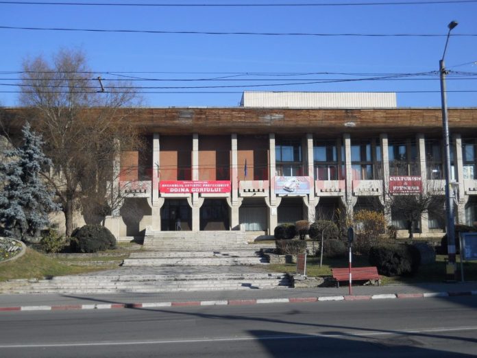 Casa de Cultură a Sindicatelor din Târgu Jiu se degradează de la o zi la alta