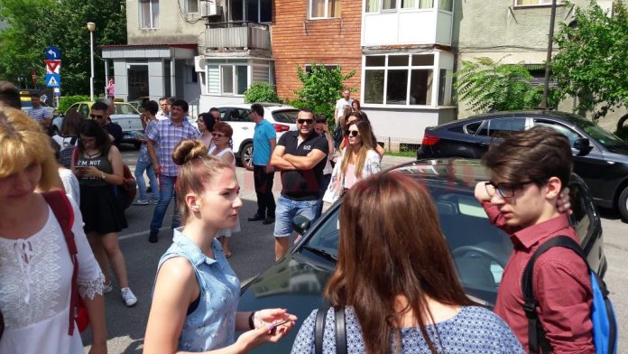 Absolvenții de gimnaziu au susținut, ieri, prima probă a examenului de evaluare națională. 307 dintre înscriși au absentat.