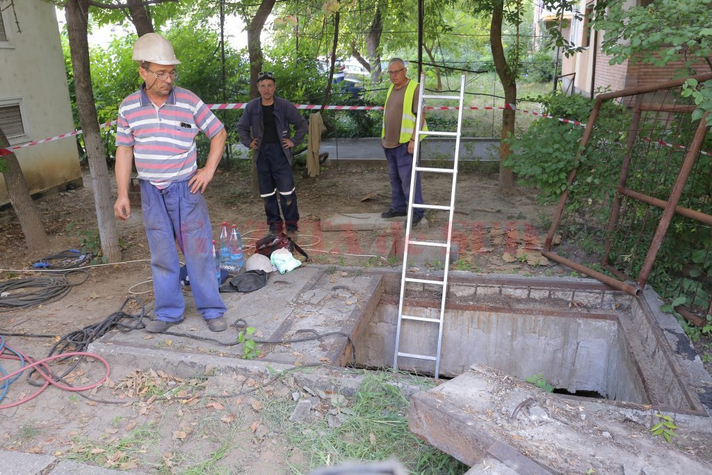 Mai multe blocuri din Craiovița Nouă rămân fără apă caldă