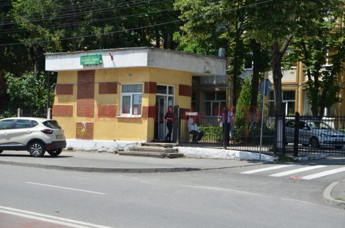 La Colegiul Energetic din Craiova s-au făcut reparații la acoperișul căminului și au fost văruite cantina și clasele pentru învățământul primar