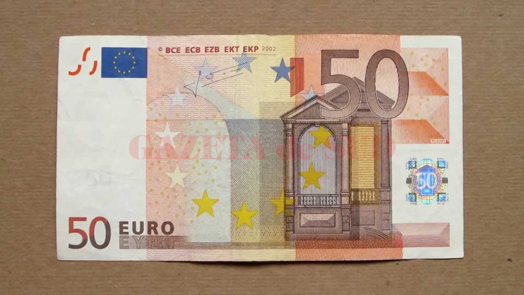 Anchetatorii au reținut că tânărul a încercat să mituiască  trei polițiști de la Secția 2 cu 50 de euro